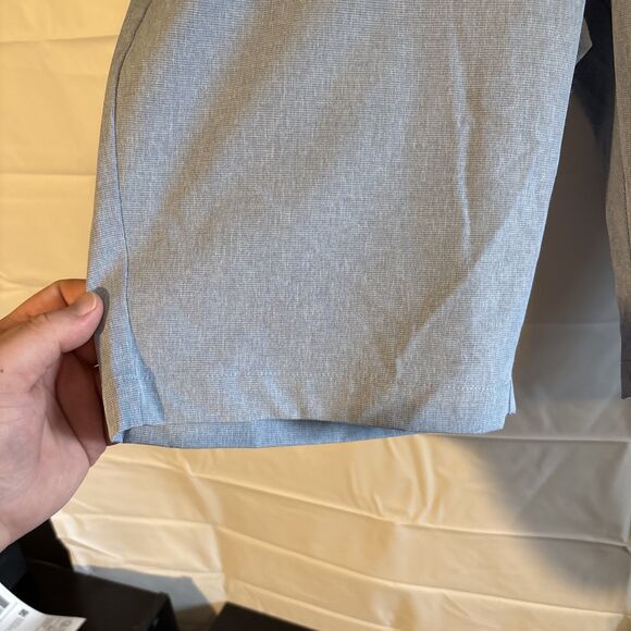 Travis Mathew NWT Men’s 33 Beck Shorts Blue Performance Golf Lightweight Stretch - Picture 3 of 9